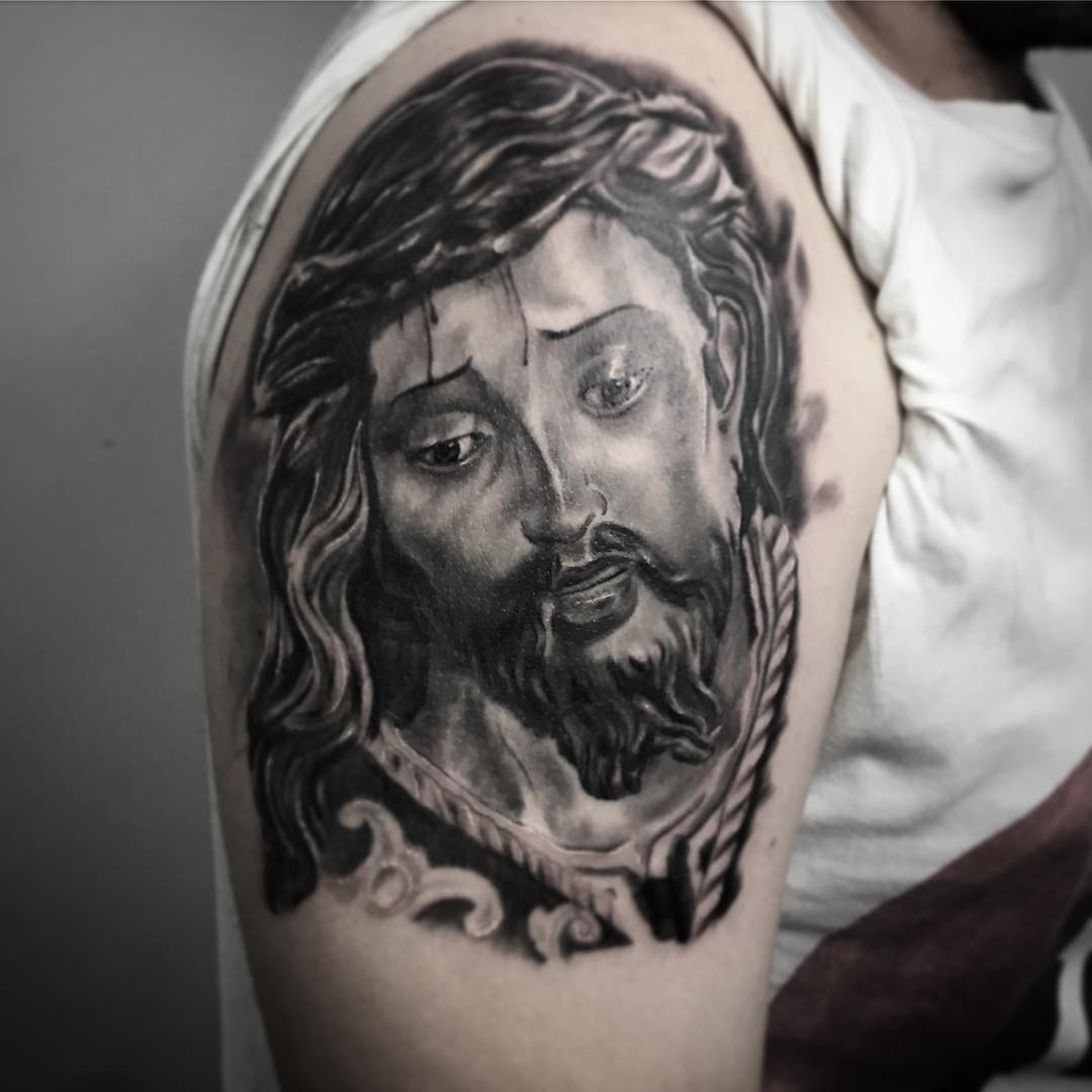 Inkaje - Miguele Tattoo - Tattoo realismo Cofrade Black & Grey